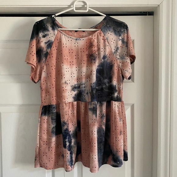 Paper moon eyelet top - Picture 2 of 9